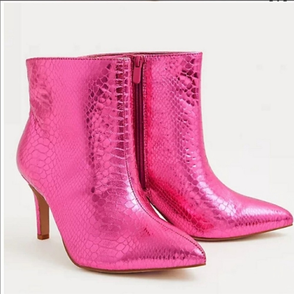 FUCHSIA PINK SNAKESKIN POINTED TOE BOOTIE (WW)